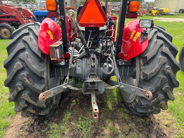 2010-massey-ferguson-2635-image-4