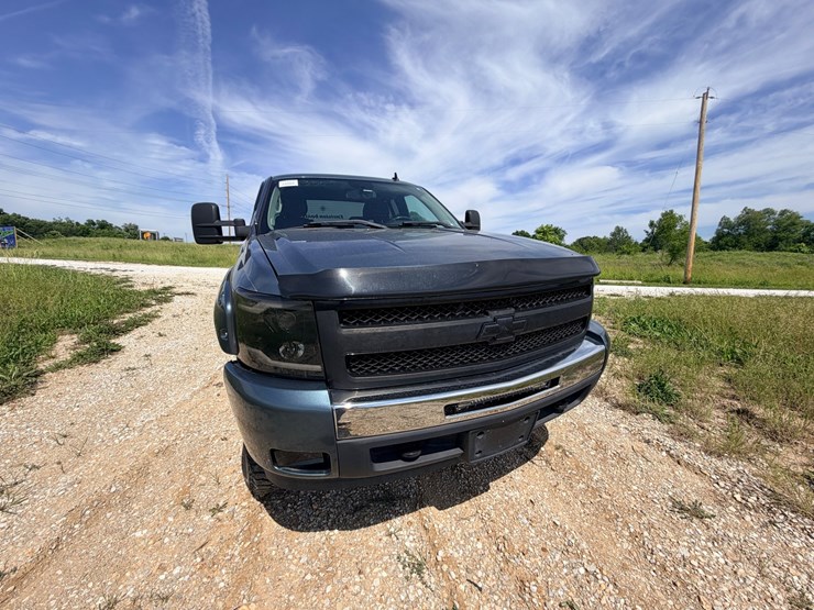 #24066-•-2011-chevrolet-silverado-pickup-truck-image-15