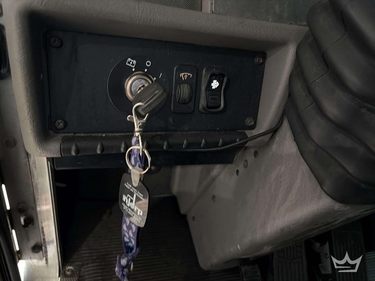 2012-kenworth-t300-image-10