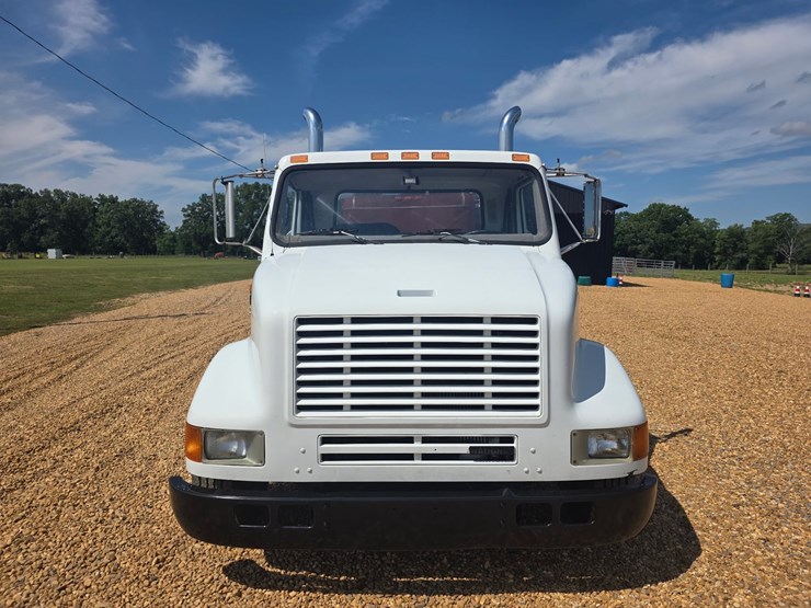 1997-international-4700-image-2