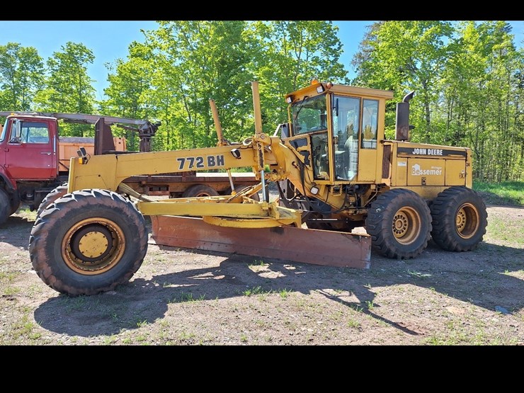 1993-deere-772bh-image-1