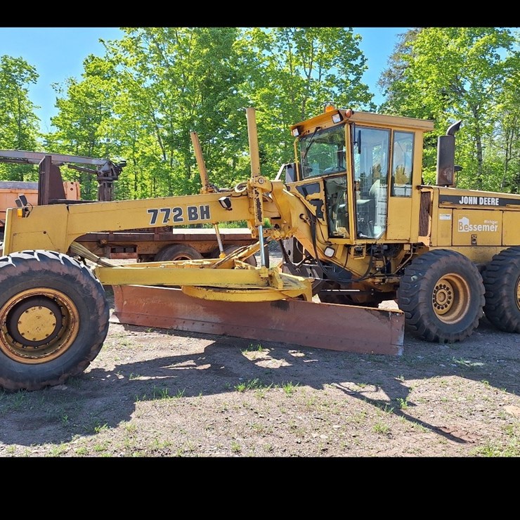 1993 DEERE 772BH
