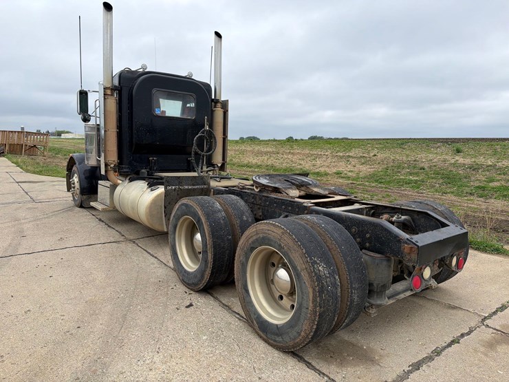 2000-peterbilt-379-image-6