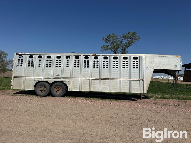 2004-wilson-livestock-trailer-image-4