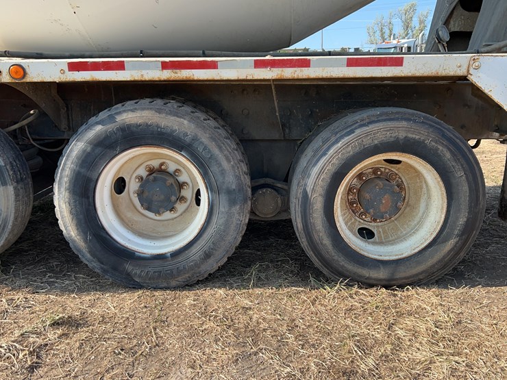 2001-mack-rd690s-image-38