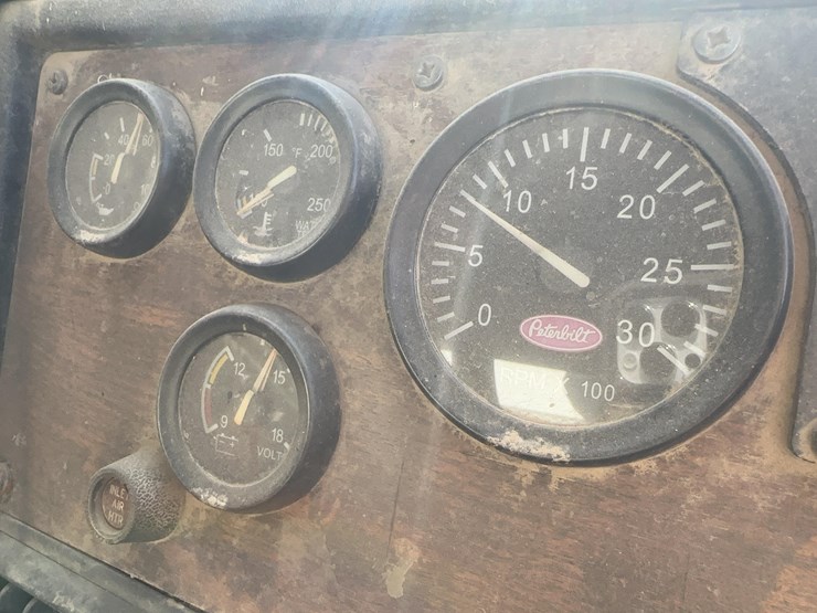2004-peterbilt-320-image-14