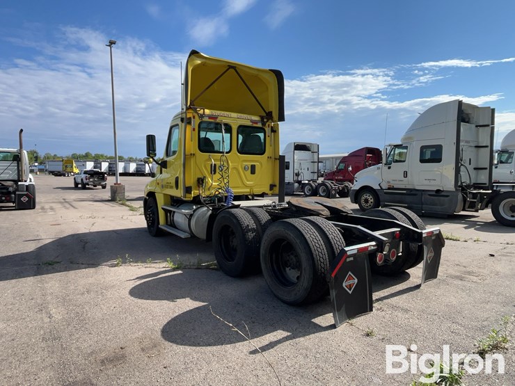 2016-freightliner-cascadia-125-image-7
