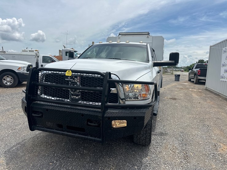 2016-dodge-3500-image-12