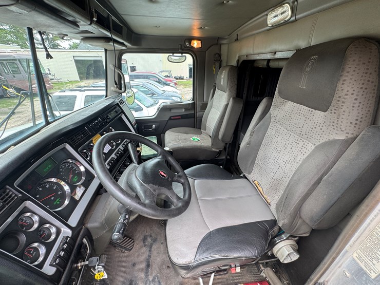 2012-kenworth-t800-image-6