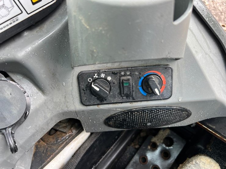 2021-bobcat-t450-image-27