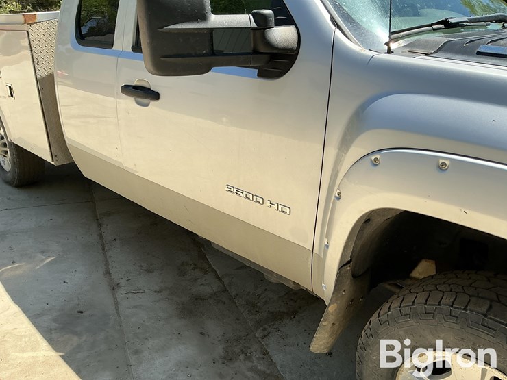 2011-chevrolet-2500-image-13