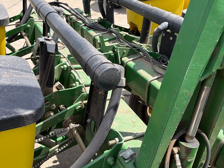 john-deere-7200-image-39
