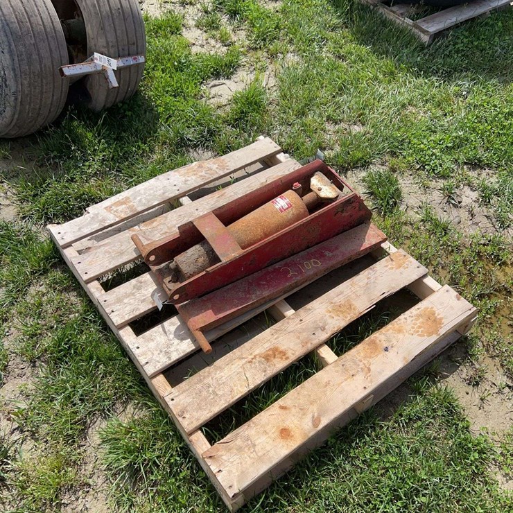 Hydraulic hoist