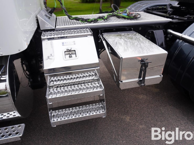 2015-kenworth-t660-image-9