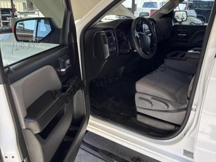 2015-chevrolet-silverado-1500-image-24
