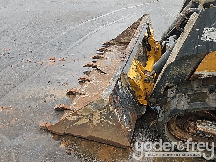 2018-deere-317g-image-9