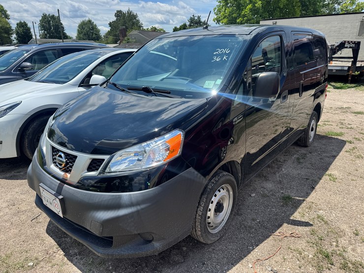 2016-nissan-nv200-image-1