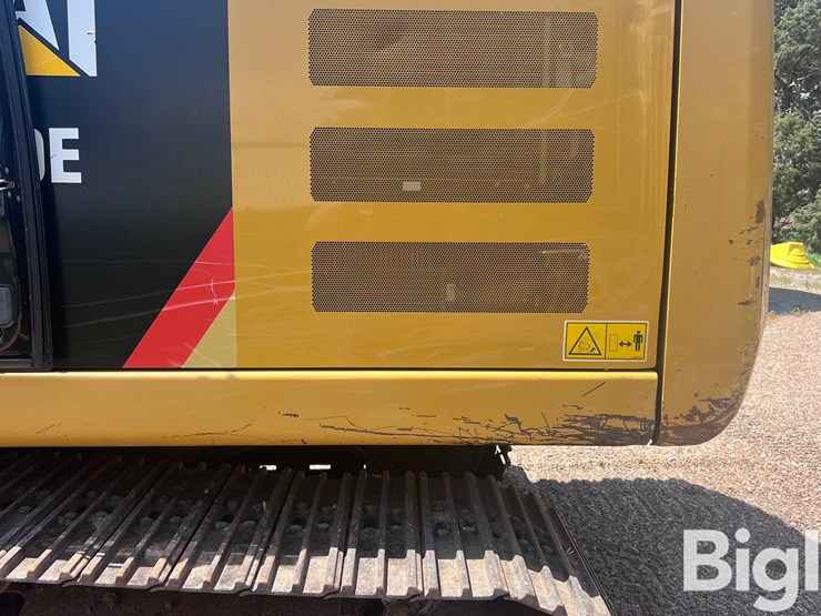 2013-caterpillar-320e-image-10