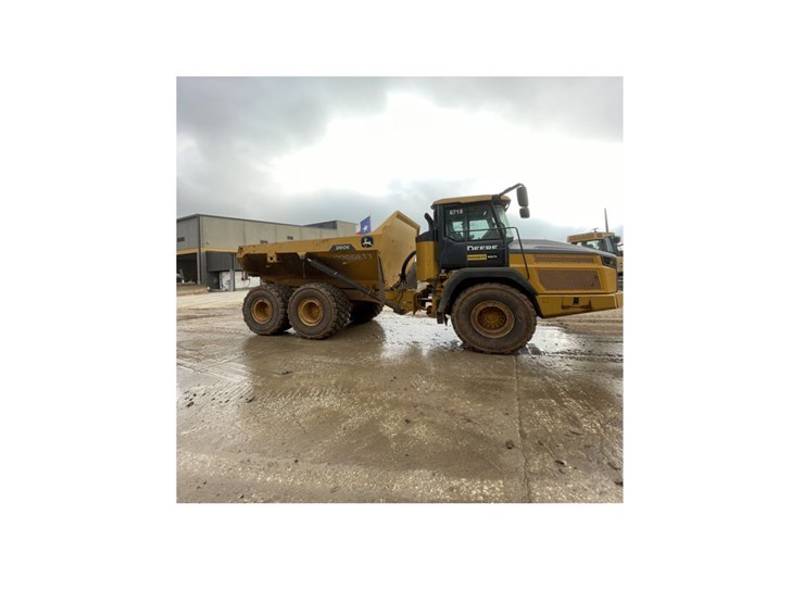 2023-deere-260e-image-3
