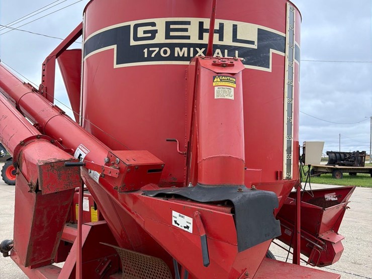 gehl-170-image-12