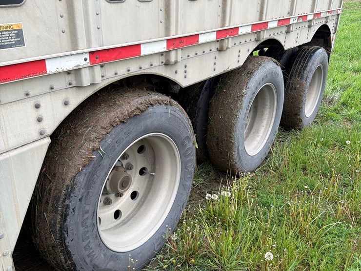 2001-wilson-livestock-trailer-image-35