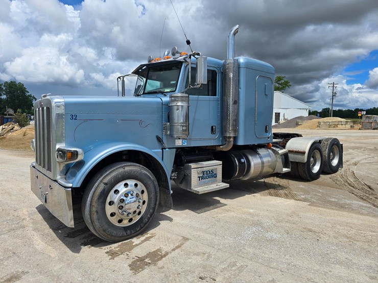 2013-peterbilt-388-image-4