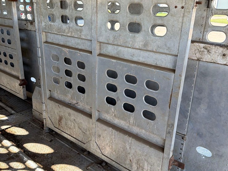 1992-wilson-livestock-trailer-image-32