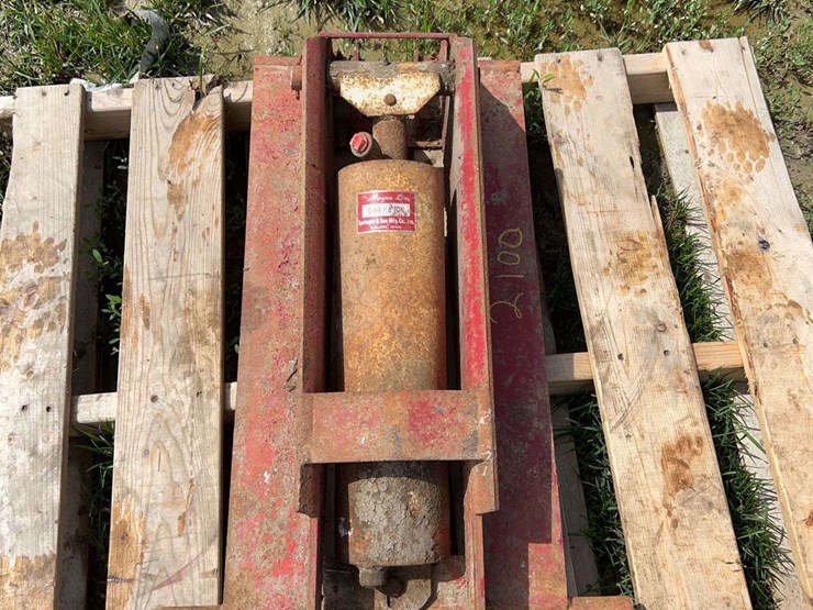 hydraulic-hoist-image-3