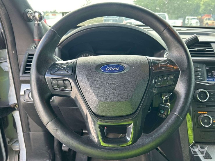 2016-ford-explorer-image-12