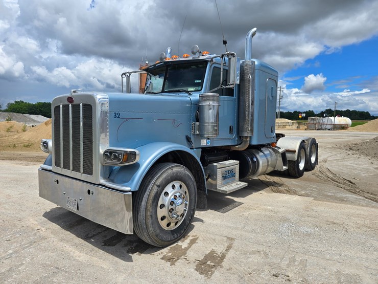 2013-peterbilt-388-image-3
