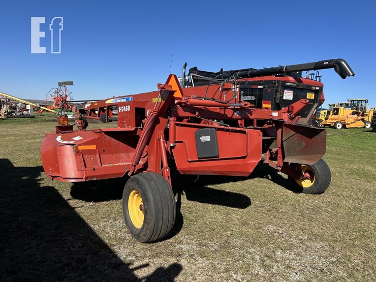 2014-new-holland-h7460-image-2