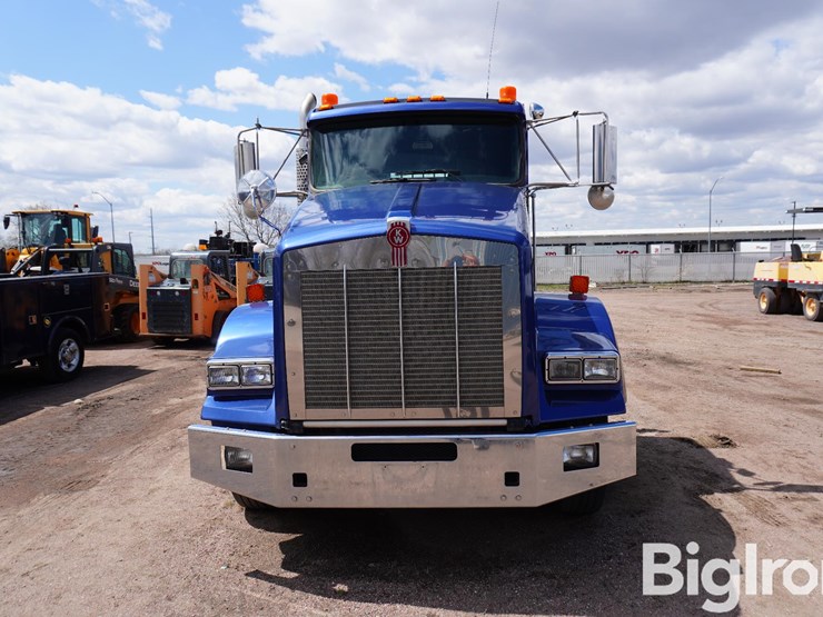 2013-kenworth-t800-image-2
