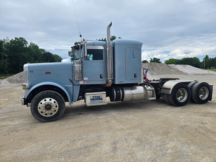 2011-peterbilt-388-image-6