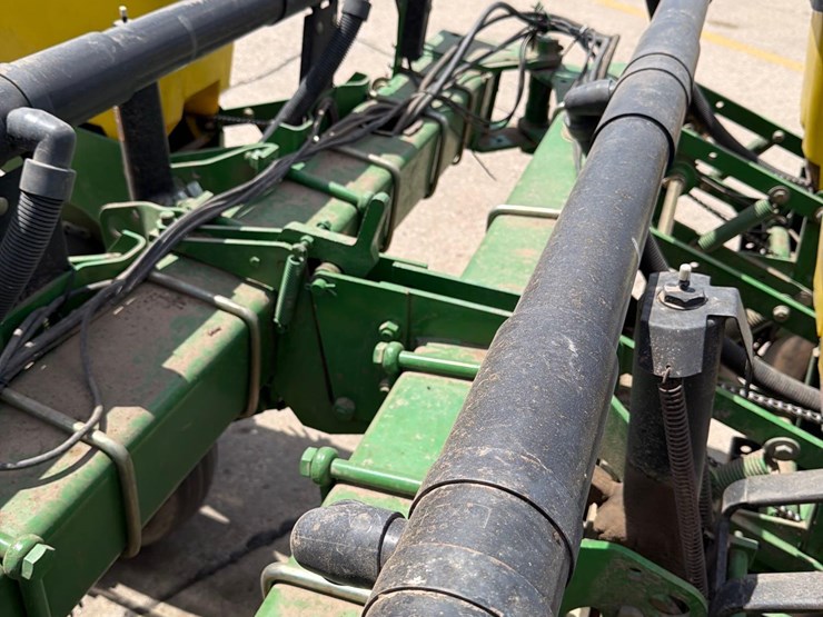 john-deere-7200-image-38