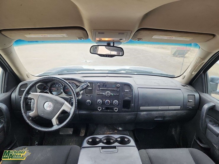 2012-chevrolet-silverado-3500hd-image-16