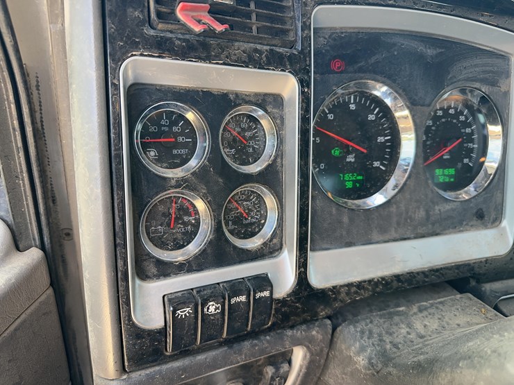 2009-kenworth-t800-day-cab-image-13