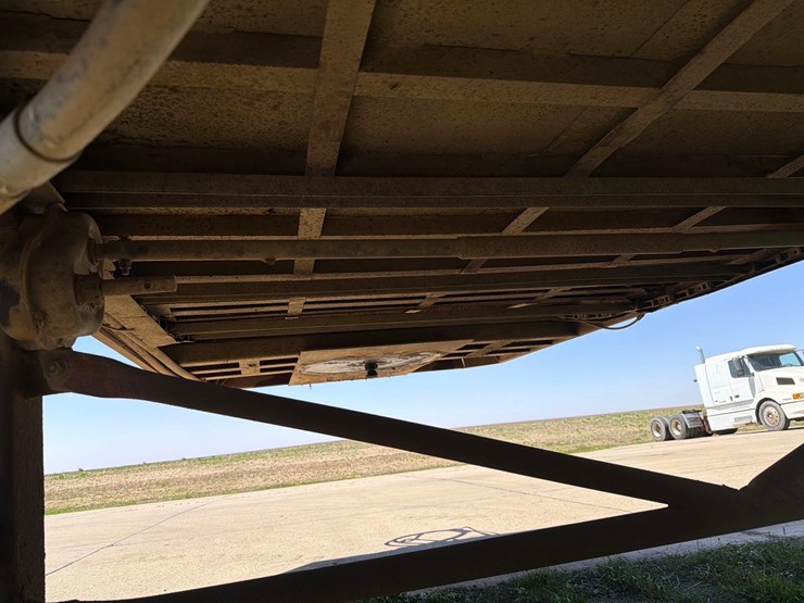 1976-bobc-30ft-live-bottom-semi-silage-trailer-image-41