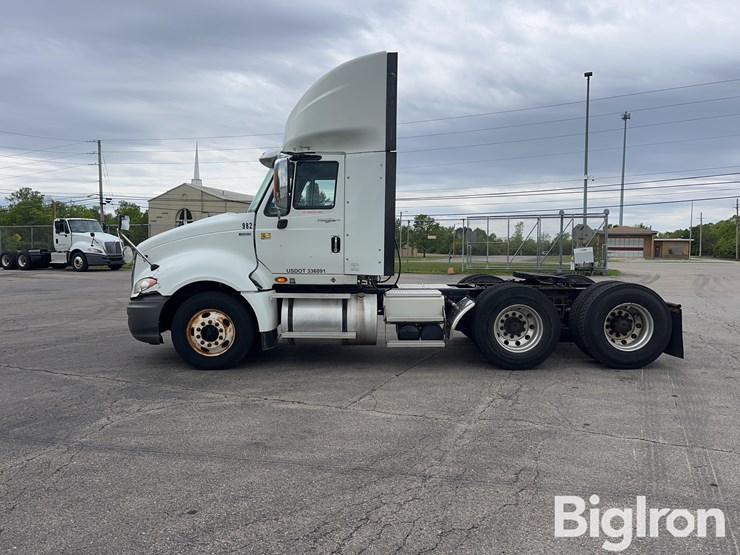2012-international-prostar-image-8