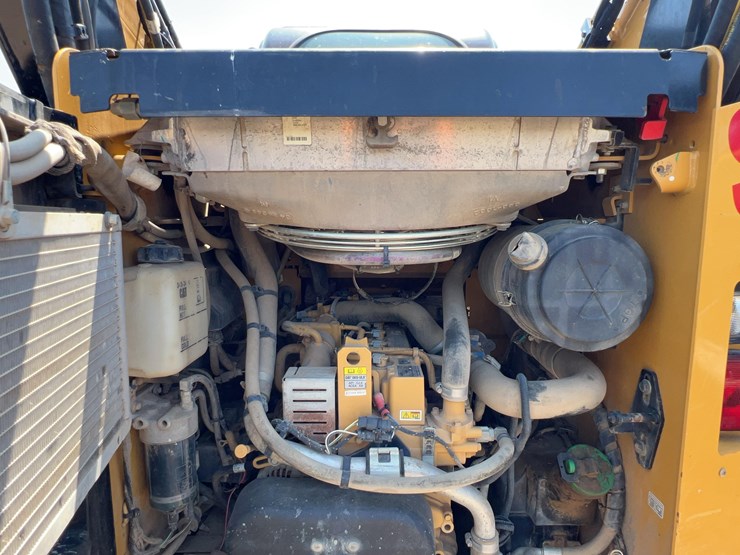 2016-caterpillar-262d-image-15