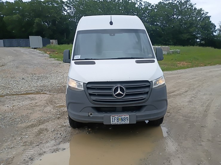 2019-mercedes-benz-sprinter-2500-image-14