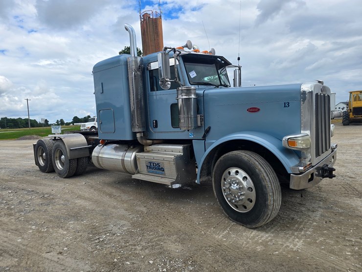2013-peterbilt-388-image-31