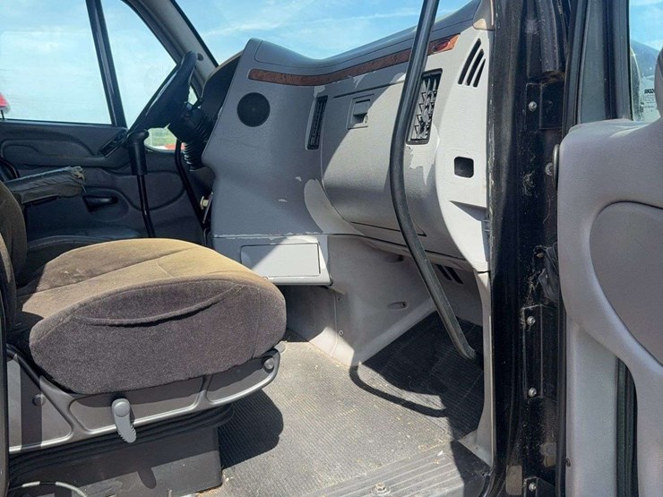 2009-peterbilt-387-image-6
