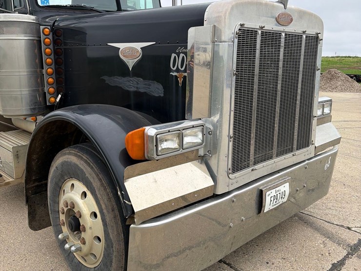 2000-peterbilt-379-image-21