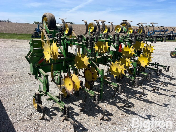john-deere-845-image-7