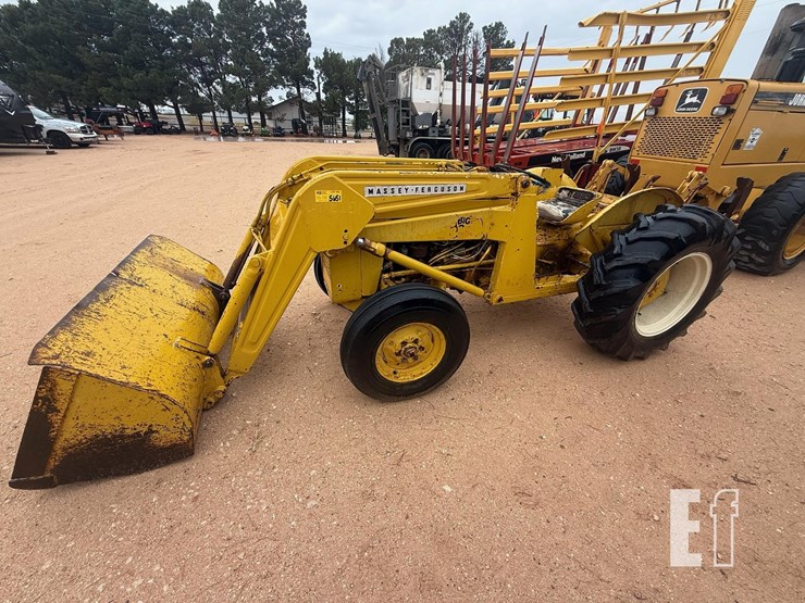 massey-ferguson-tractor-5651-image-1