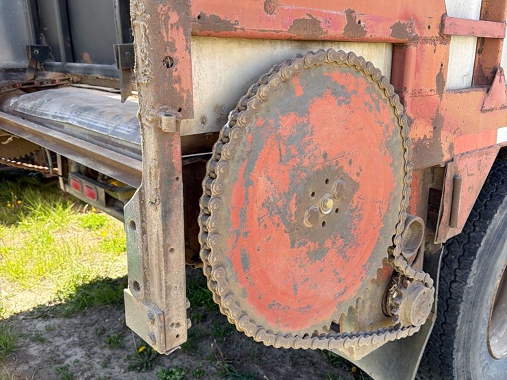 1976-bobc-30ft-live-bottom-semi-silage-trailer-image-30