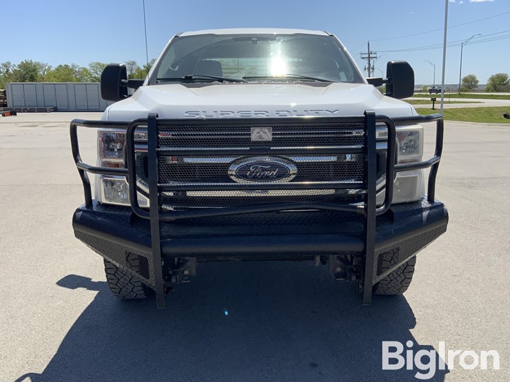 2021-ford-f250-xl-image-2