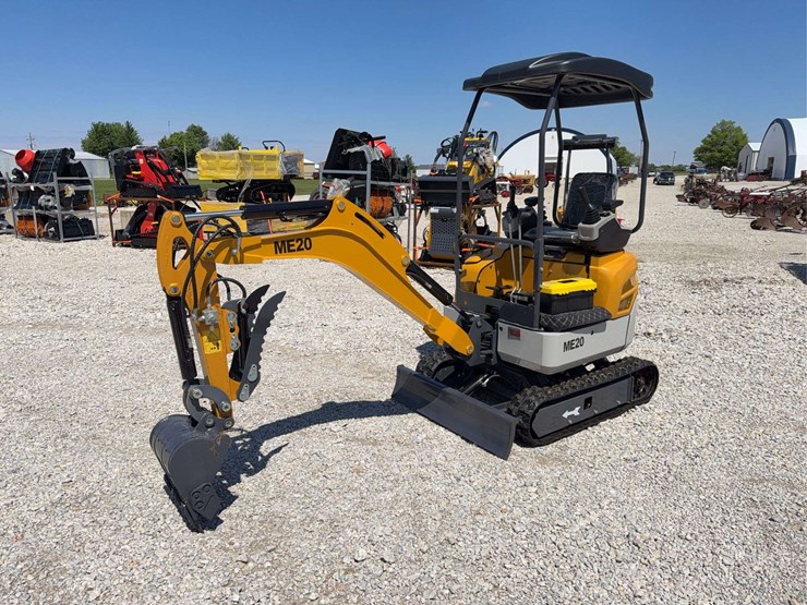 2026-me20-mini-excavator-image-1