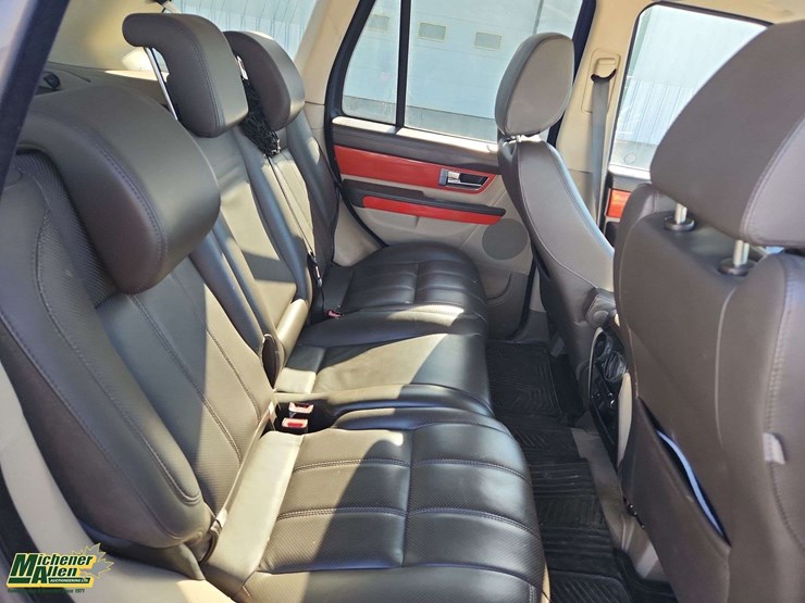 2011-land-rover-range-rover-image-17