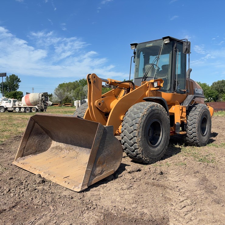 2008 CASE 621E